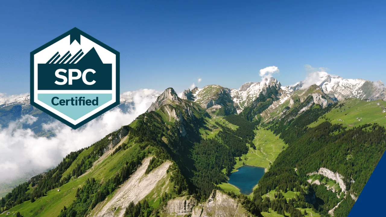 SAFe 6.0 SPC Zertifizierung über malerischer Berglandschaft
