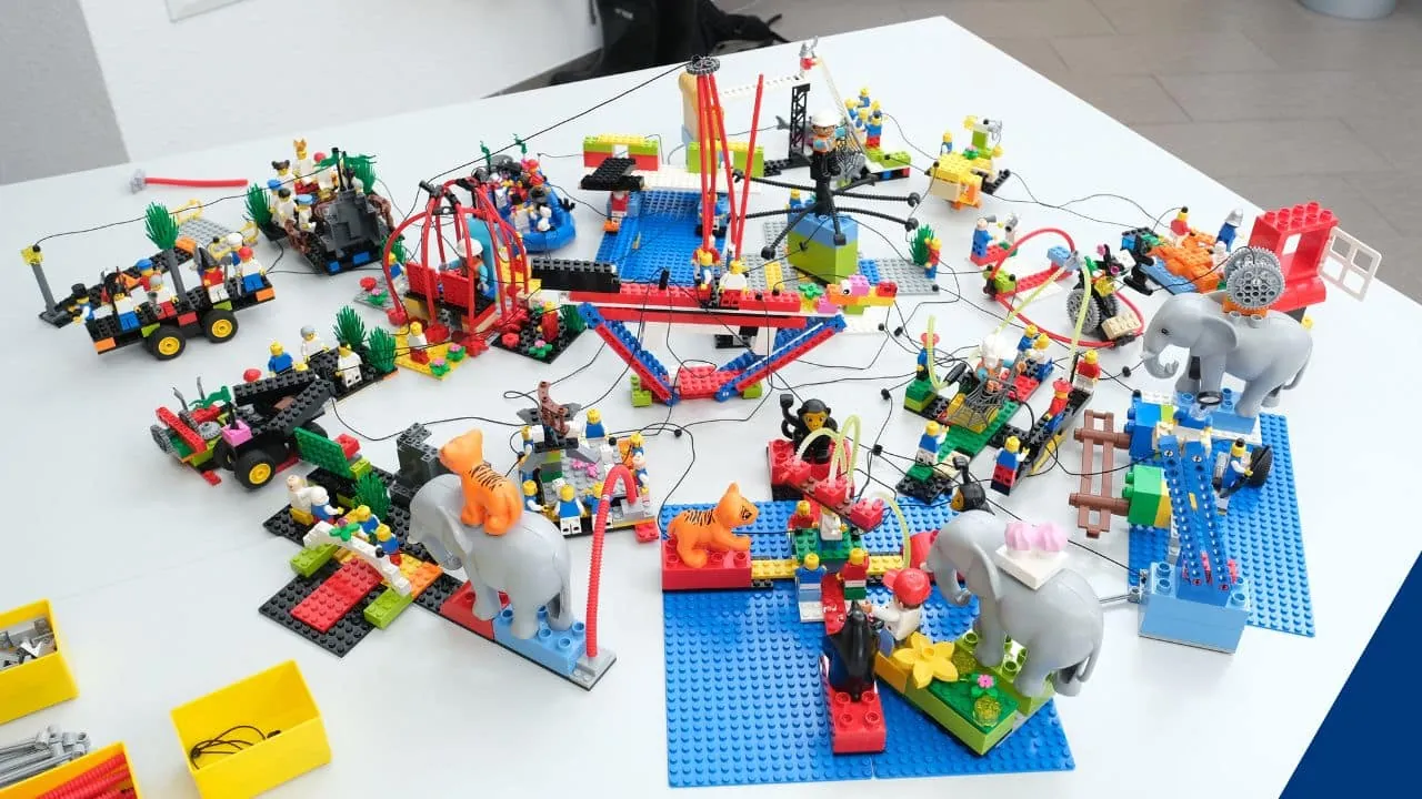 Lego Serious Play auf dem Tisch